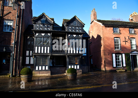 Les anciens prêtres jacobéen chambre maintenant une banque dans Cheshire Village Prestbury Banque D'Images
