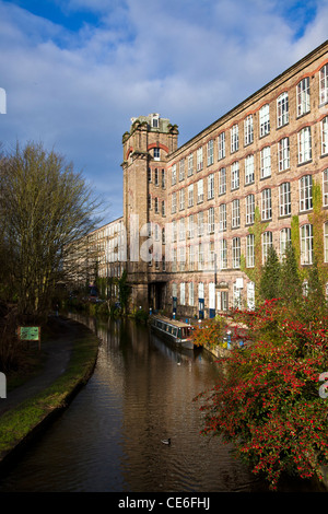 Macclesfield Canal à Clarence Mill, Bollington, Cheshire Banque D'Images