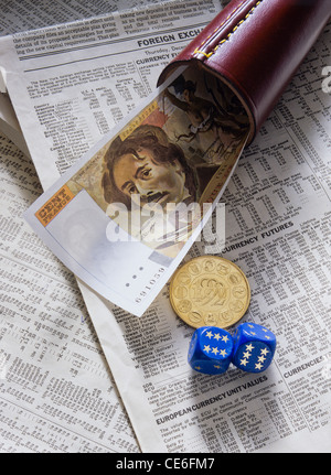 Ancien billet de 100 francs français  + 1 Écu d'or - Unité monétaire européenne - COIN  + Shaker  + 2 dés sur journal financier européen Banque D'Images