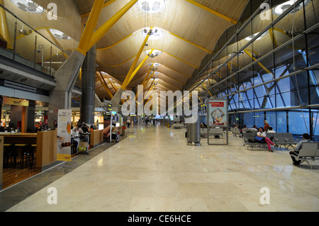 Hall de l'aéroport de Barajas, Madrid (Espagne) Banque D'Images