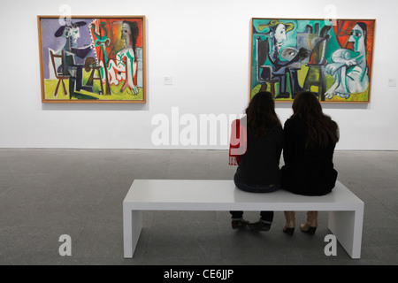 Les femmes regardant le peintre et son modèle de Pablo Picasso, Musée Reina Sofia, Madrid, Espagne Banque D'Images