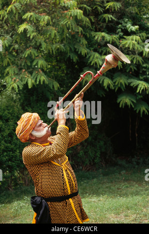 BDR 83373 : rajasthani indien musicien folk jouer instruments musique longue trompette jaipur rajasthan Inde M.# 657 Banque D'Images