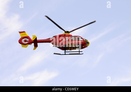 Cornwall Air Ambulance en vol Banque D'Images