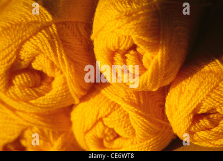 NVM 85355 : yellow colour knitting wool thread balls Banque D'Images
