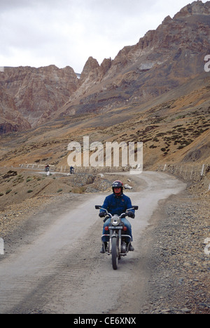 SOM 85455 : moto sur route de montagne manali leh ladakh chemin Jammu-et-Cachemire en Inde Banque D'Images