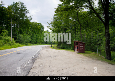 Stand de nourriture le long d'une route de Bear River (Rt. 26) dans la région de Napa, du Maine, près de Grafton Notch State Park Banque D'Images