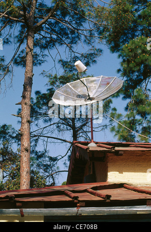 Antenne parabolique de télévision par satellite ; ranikhet ; uttar pradesh ; Uttarakhand ; inde ; Asie Banque D'Images