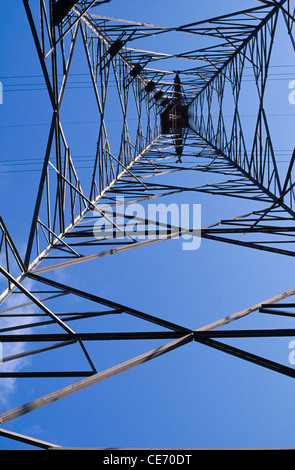 Tour de transmission d'électricité ; tour de transmission ; tour de puissance ; pylône d'électricité ; tour de réseau en acier ; inde ; asie Banque D'Images