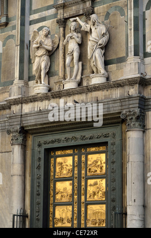 La porte du paradis, porte d'or du baptistère, la Piazza San Giovanni, Florence, Toscane, Italie Banque D'Images