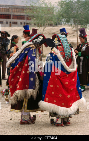 SSK 82734 : femmes ladakhis en tenues locales pour le ladakh leh danse festival de Jammu-et-Cachemire en Inde Banque D'Images