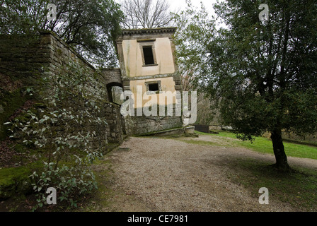 La Maison penchée, Parco dei mostri ensemble monumental, Bomarzo, Viterbe, Latium, Italie Banque D'Images