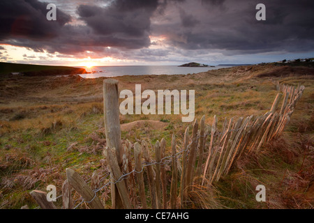 Coucher de soleil sur les dunes et Bantham Bigbury Bay dans le sud du Devon Banque D'Images