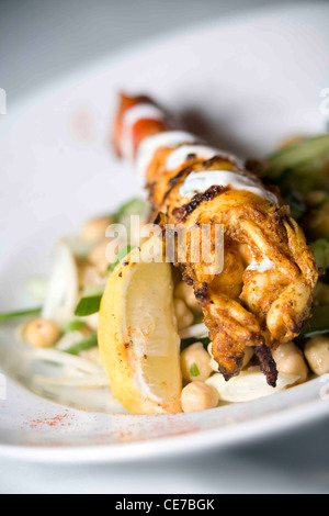 La crevette épicé avec du yogourt et salade de concombre sauce Banque D'Images