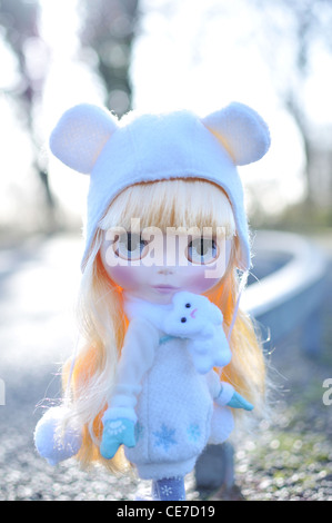 Takara Neo Blythe doll (Rune de glace) dans son costume original outdoor Banque D'Images