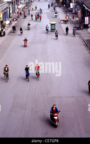 Scène de rue dans la ville de Ping Yao Pingyao officiellement ville ancienne dans le centre de Shanxi, Chine Banque D'Images