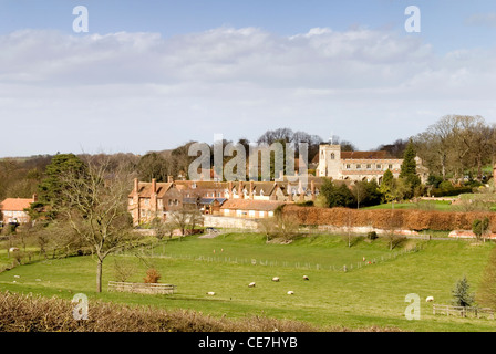 Collines de Chiltern -Oxon - Ewelme village - vue sur les champs à son paramètre de Hill Top Banque D'Images