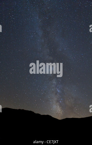 La Voie lactée en août ciel nocturne. Pyrénées. L'Andorre. Banque D'Images