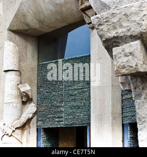 La Cathédrale de Gaudi en maçonnerie complexes, la Sagrada Familia - un des plus célèbres attractions touristiques de Barcelone, Espagne Banque D'Images