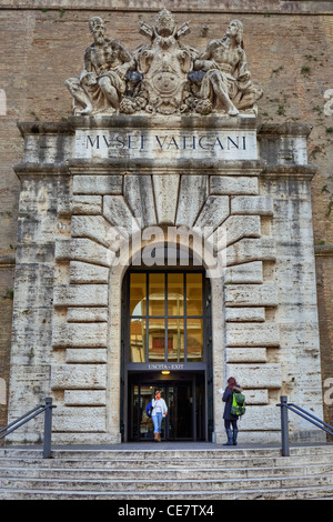 Les Musées du Vatican house les collections d'art du pape et sont situés sur le territoire de la Cité du Vatican Banque D'Images