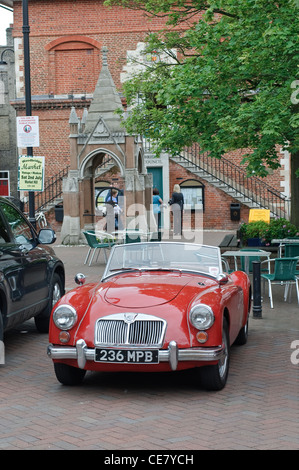 MG MGA 1600 en Market Hill, Woodbridge, Suffolk, UK Banque D'Images