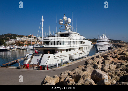 'Navire' fead luxury yacht Megayacht Superyacht navire amarré dans le port de port Portals Calvia Majorque Majorque Espagne Europe Banque D'Images