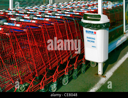 Super U Supermarché, parc Trolley, Cancale, Bretagne, France, Europe Banque D'Images