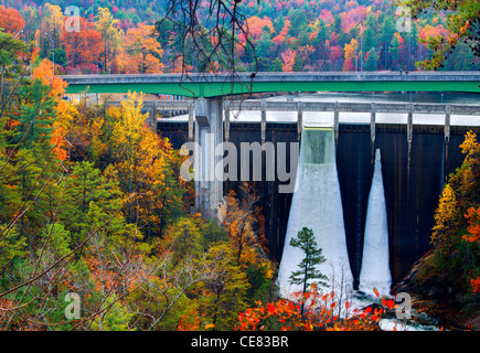 Barrage hydroélectrique de Tallula Tallulah Falls Gorge en Géorgie). Banque D'Images