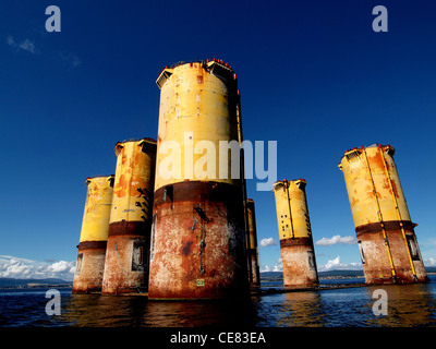 La coque du TLP Hutton empilés dans l'Estuaire de Cromarty. Une plate-forme pétrolière redondant à un nouvel usage. Banque D'Images