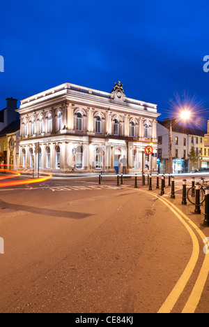 Ulster Bank dans la ville de Sligo par nuit Banque D'Images