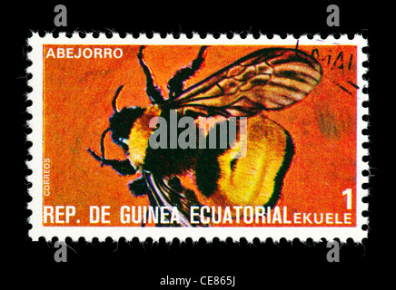 Timbre-poste de Guinée Equatoriale représentant une abeille. Banque D'Images
