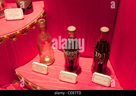 Vintage bouteille de Coca-Cola et de verre Banque D'Images