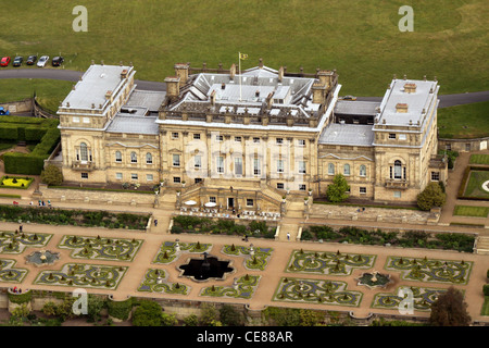 Vue aérienne de la demeure ancestrale de Harewood House, au nord de Leeds, prise de plus de 1500' Banque D'Images