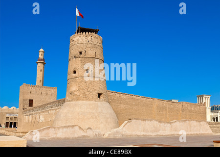 Dubai, les tours du Fort Al Fahidi qui abrite le musée de Dubaï, Banque D'Images