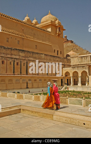 L'INDE, Rajasthan, Jaipur, Amber Fort (1592), les femmes locales à la salle d'Audience privée Banque D'Images