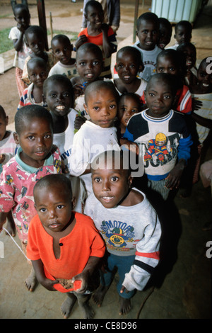 Orphelins dans un orphelinat au Rwanda, l'Afrique Banque D'Images