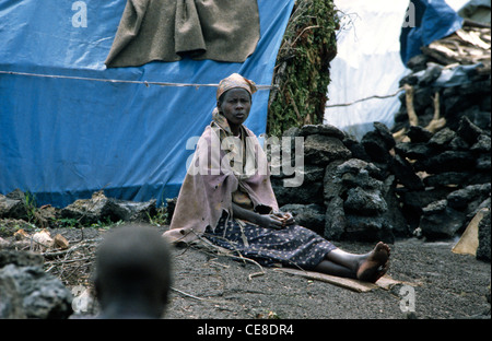 Camp de réfugiés à Goma, République démocratique du Congo en 1995. Zone utilisée pour loger des Hutus rwandais fuyant la guerre civile au Rwanda. Banque D'Images