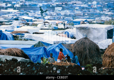 Camp de réfugiés à Goma, République démocratique du Congo en 1995. Zone utilisée pour loger des Hutus rwandais fuyant la guerre civile au Rwanda. Banque D'Images