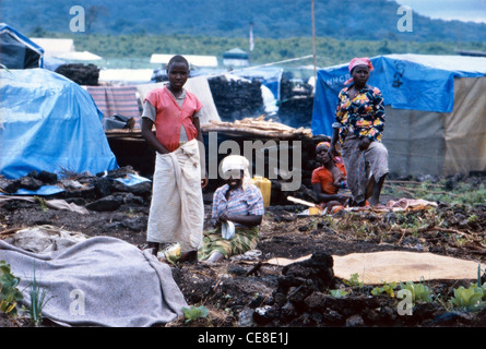 Camp de réfugiés à Goma, République démocratique du Congo en 1995. Zone utilisée pour loger des Hutus rwandais fuyant la guerre civile au Rwanda. Banque D'Images