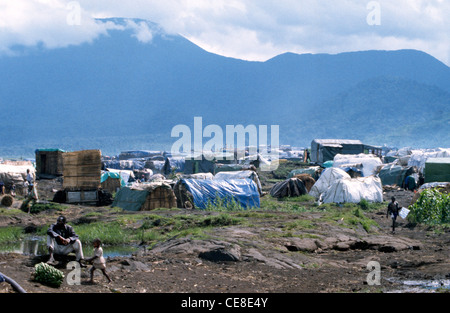 Camp de réfugiés à Goma, République démocratique du Congo en 1995. Zone utilisée pour loger des Hutus rwandais fuyant la guerre civile au Rwanda. Banque D'Images