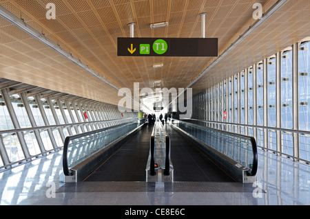 Tapis roulant de l'aéroport, Malaga, la province de Malaga, Costa del Sol, Andalousie, Espagne, Europe de l'Ouest. Banque D'Images