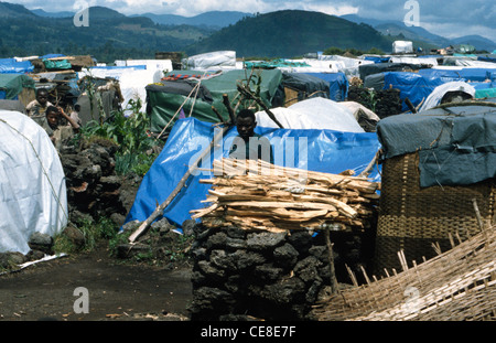 Camp de réfugiés à Goma, République démocratique du Congo en 1995. Zone utilisée pour loger des Hutus rwandais fuyant la guerre civile au Rwanda. Banque D'Images