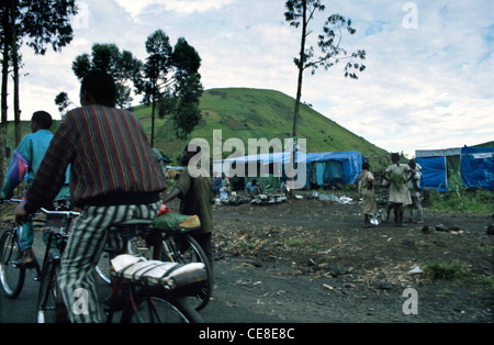 Camp de réfugiés à Goma, République démocratique du Congo en 1995. Zone utilisée pour loger des Hutus rwandais fuyant la guerre civile au Rwanda. Banque D'Images