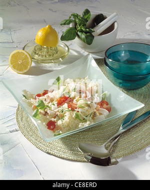 Salade de riz avec des fruits de mer Banque D'Images