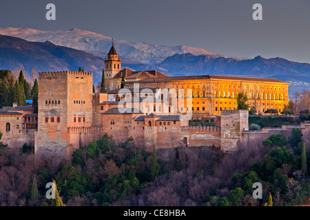 L'Alhambra (Alhambra) une citadelle mauresque et palace désigné Site du patrimoine mondial de l'UNESCO en 1984, Grenade, Andalousie Banque D'Images
