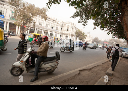 Des scènes de rue dans la région de Connaught Place à New Delhi, en Inde. Banque D'Images