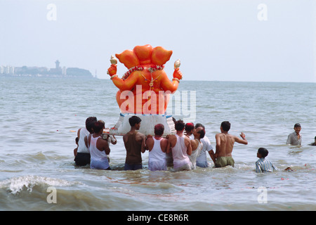 Smr 81413 : Ganesh ganpati Festival Elephant Head Seigneur ; immersion Bombay Mumbai, Maharashtra, Inde ; Banque D'Images