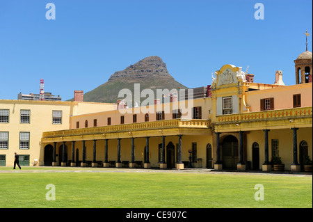 Château de Bonne Espérance avec tête de lion en arrière-plan, Cape Town, Western Cape, Afrique du Sud Banque D'Images