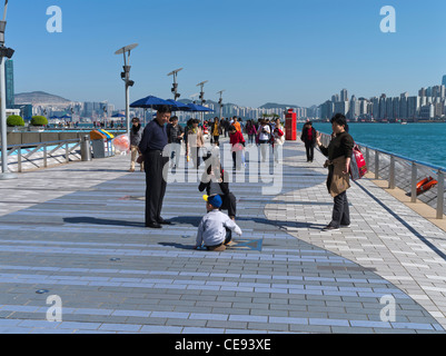 dh Avenue of Stars TSIM SHA TSUI HONG KONG Chinois la famille photographie les enfants kowloon promenade du front de mer photographies Banque D'Images