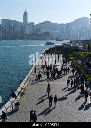 Dh Avenue des étoiles Tsim Sha Tsui HONG KONG Harbour Front de personnes sur la promenade de front de mer de Kowloon foule marche Banque D'Images