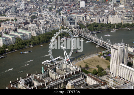 Image aérienne de la roue London Eye lastminute.com sur la rive sud de la Tamise , Londres SE1 Banque D'Images